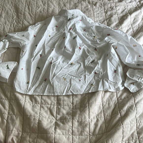 Old Navy Long Sleeve Cropped Button Up - Picture 8 of 10